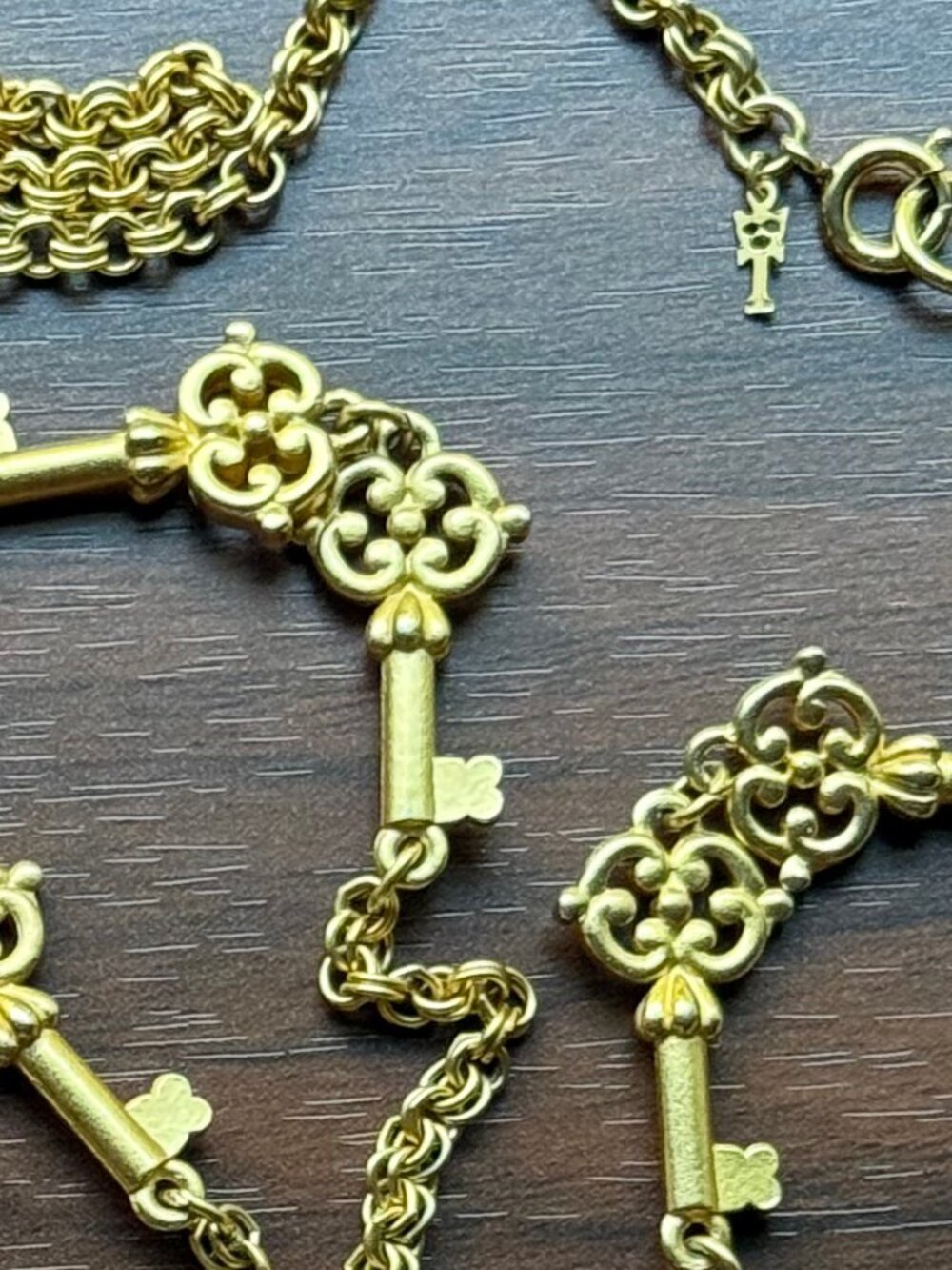 Rare Crown Trifari Keys Station Necklace 1950s - Picture 6 of 6